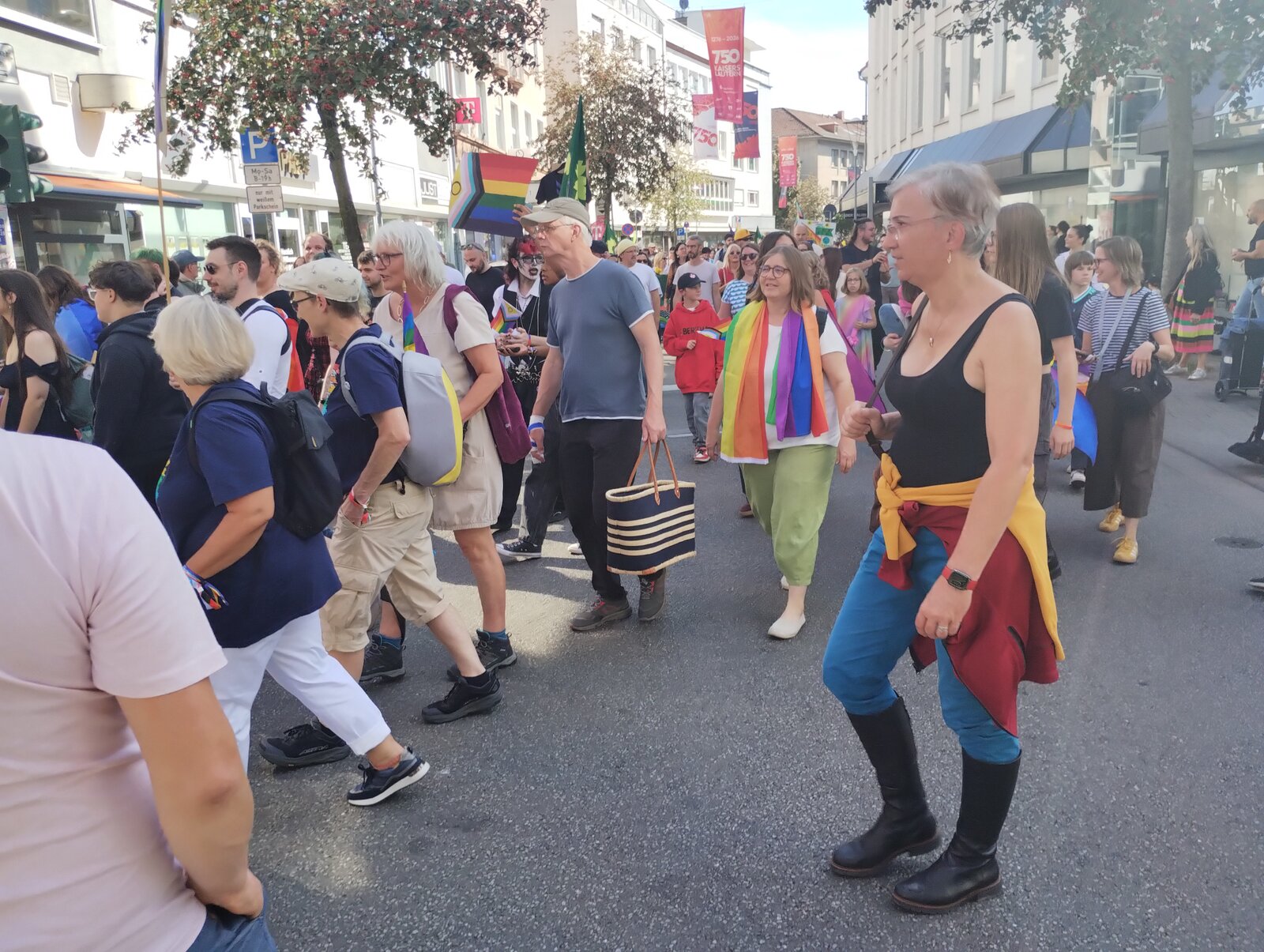 The march on its way through the city, rainbow scarves and all. CSD Lautre 2026, photo: gaycation.eu