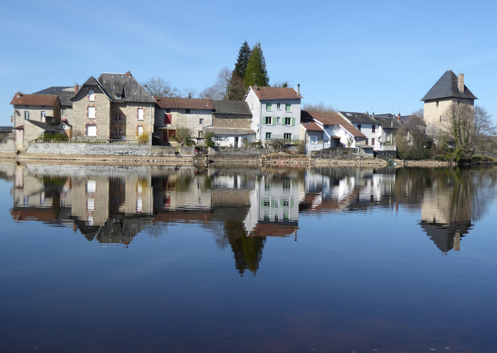 L'Hirondelle du Lac