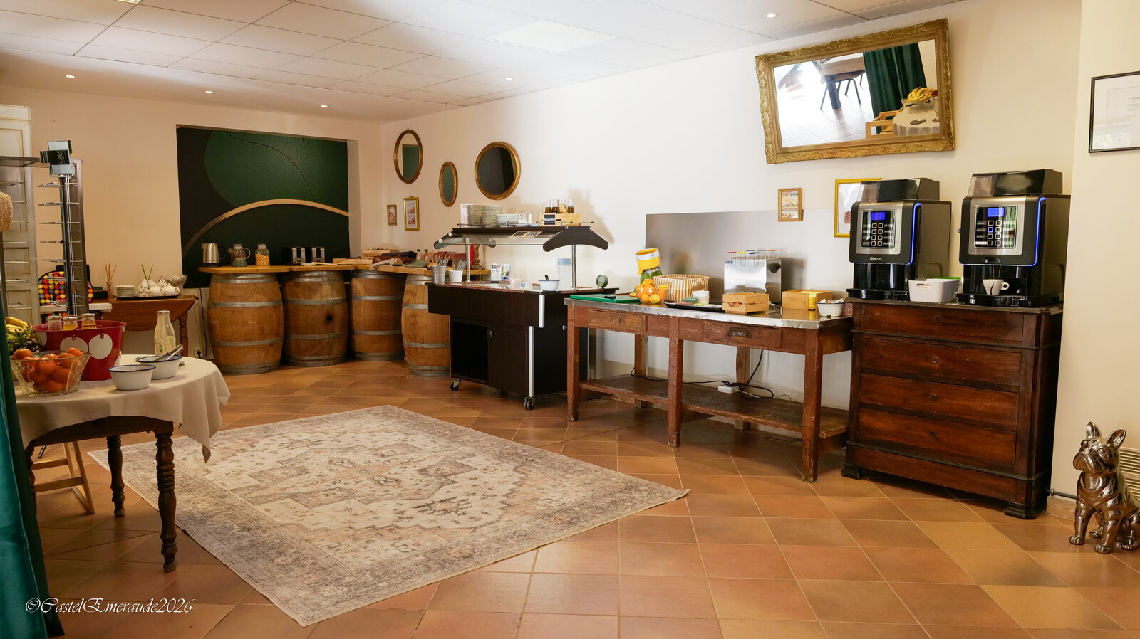 The breakfast room, with the buffet on wine barrels and an old chest of drawers holding two coffee machines.