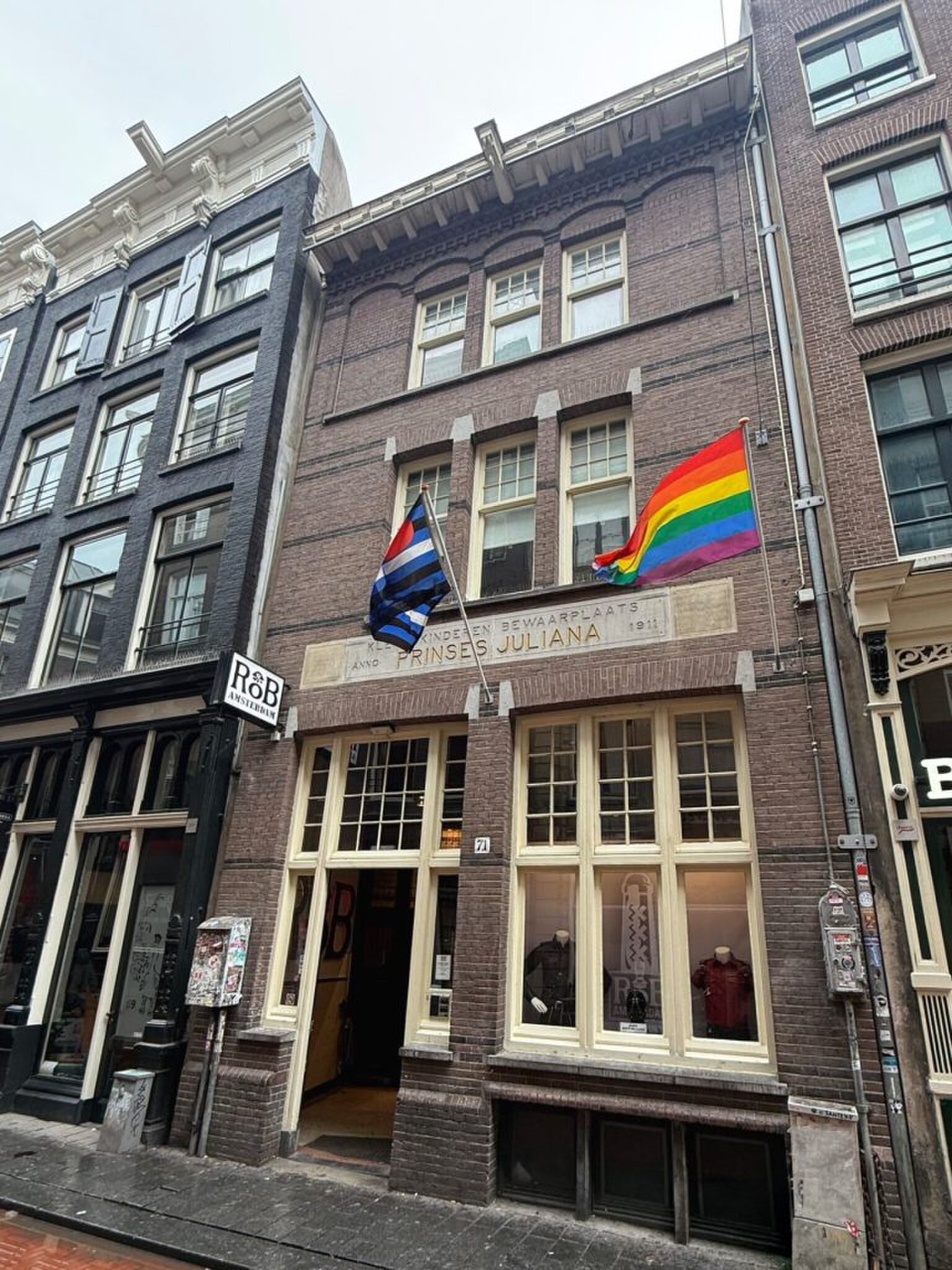 Rob Amsterdam, Warmoesstraat 71