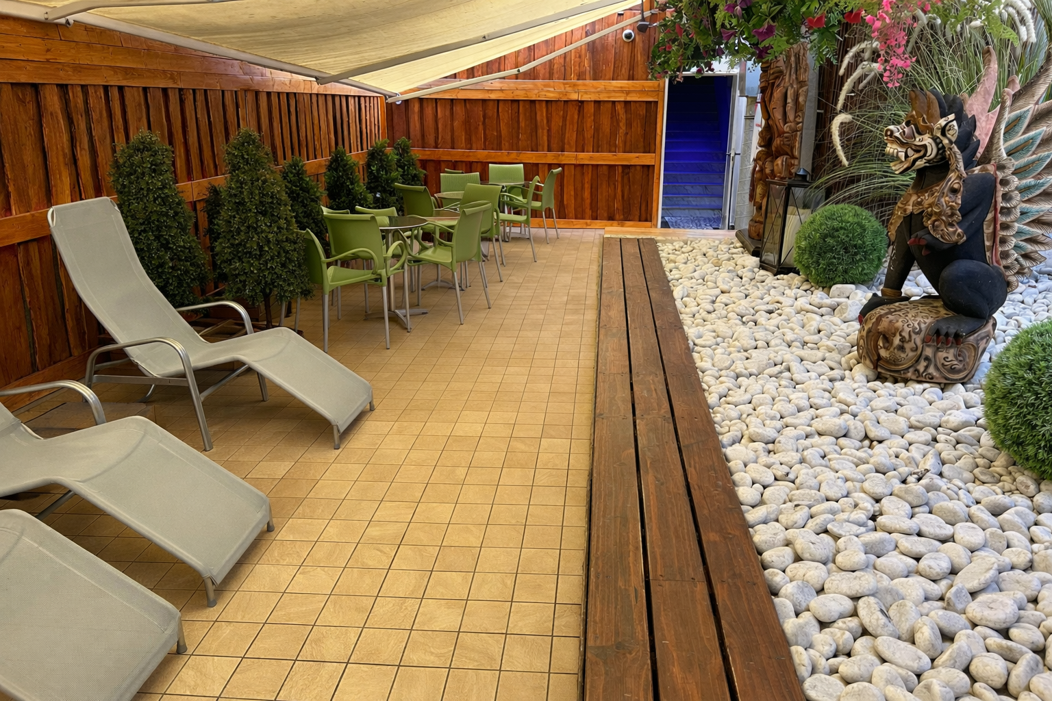 Open air terrace with sunbeds