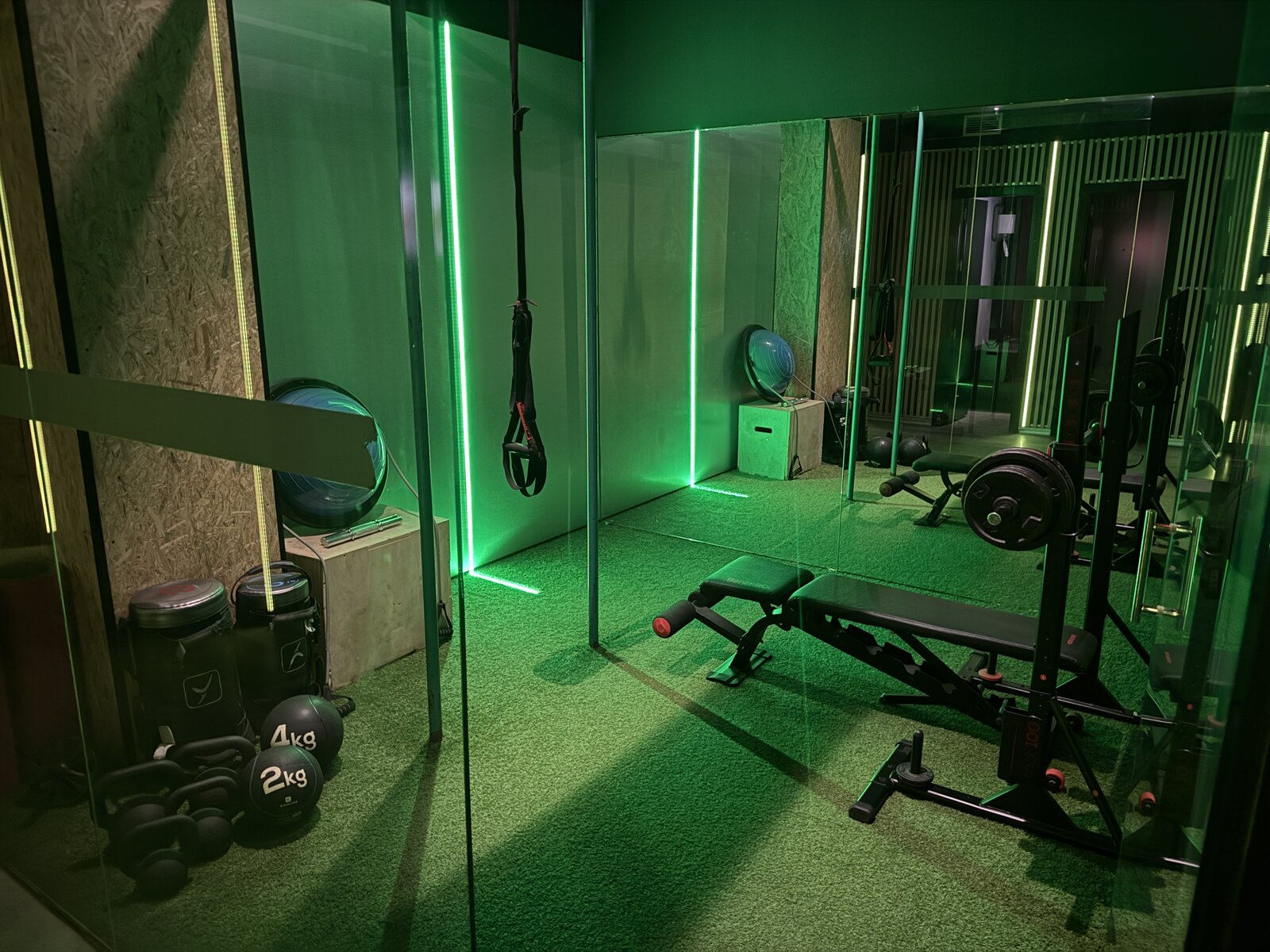Hydromassage jacuzzi in the sauna and shower area