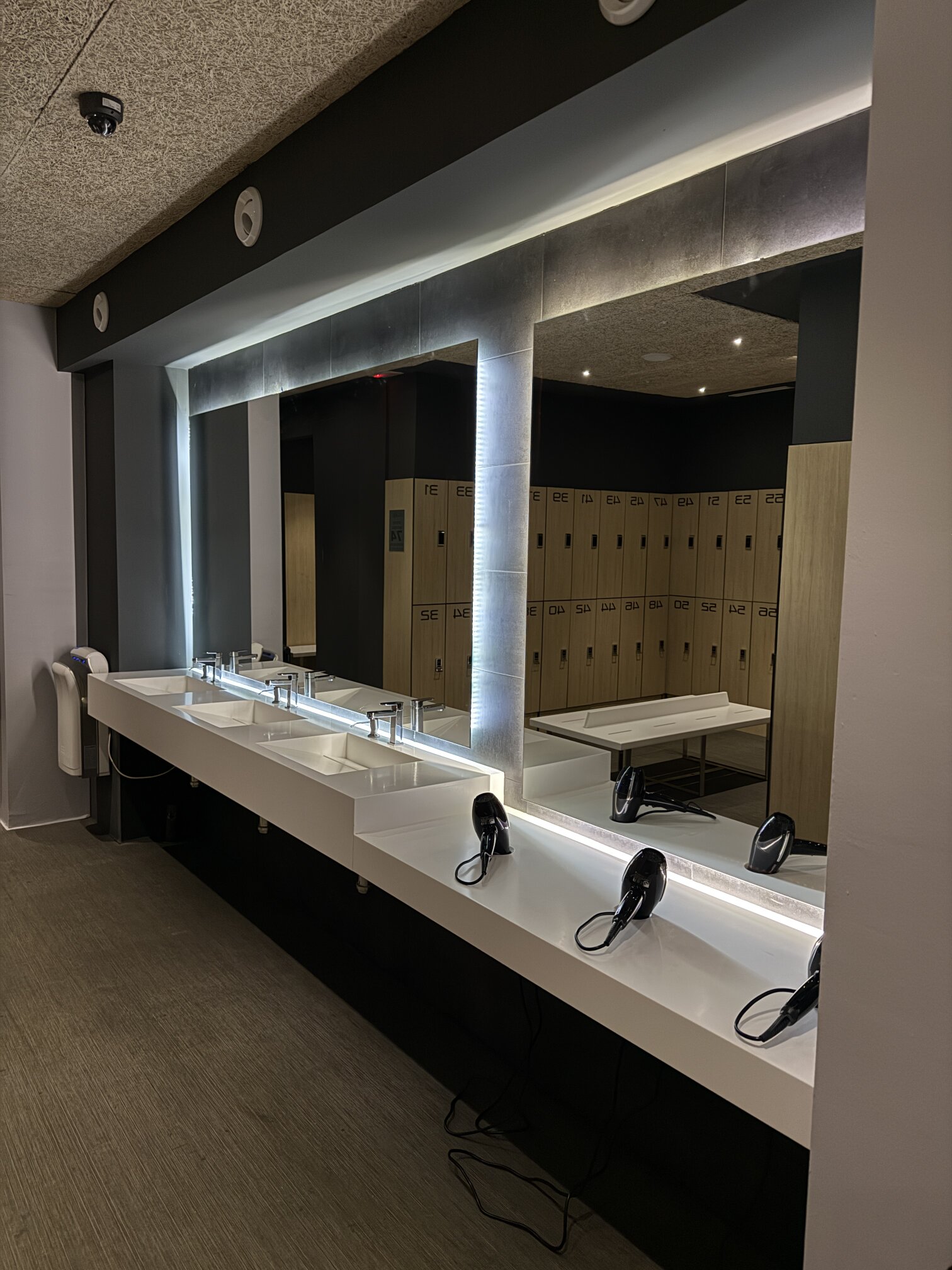 Mirror and personal grooming area