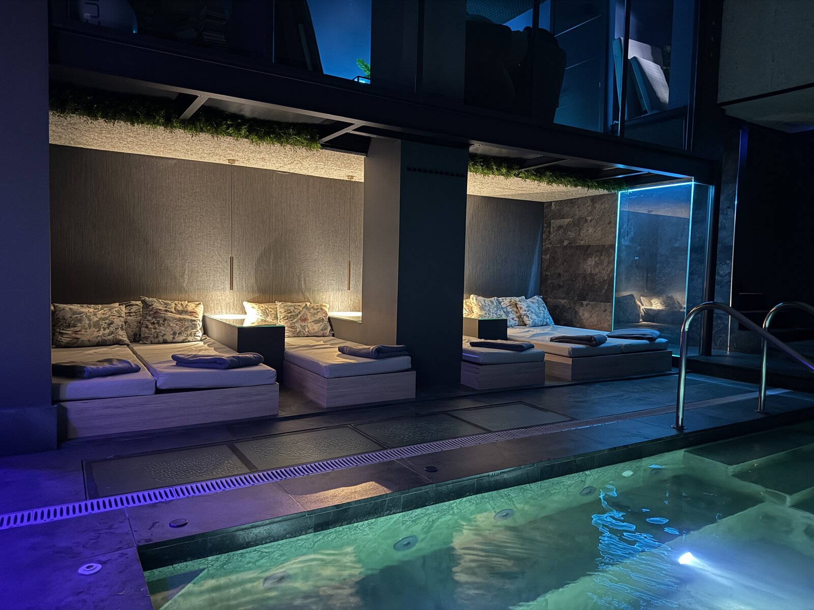 Balinese bed area and jacuzzi in the lounge bar