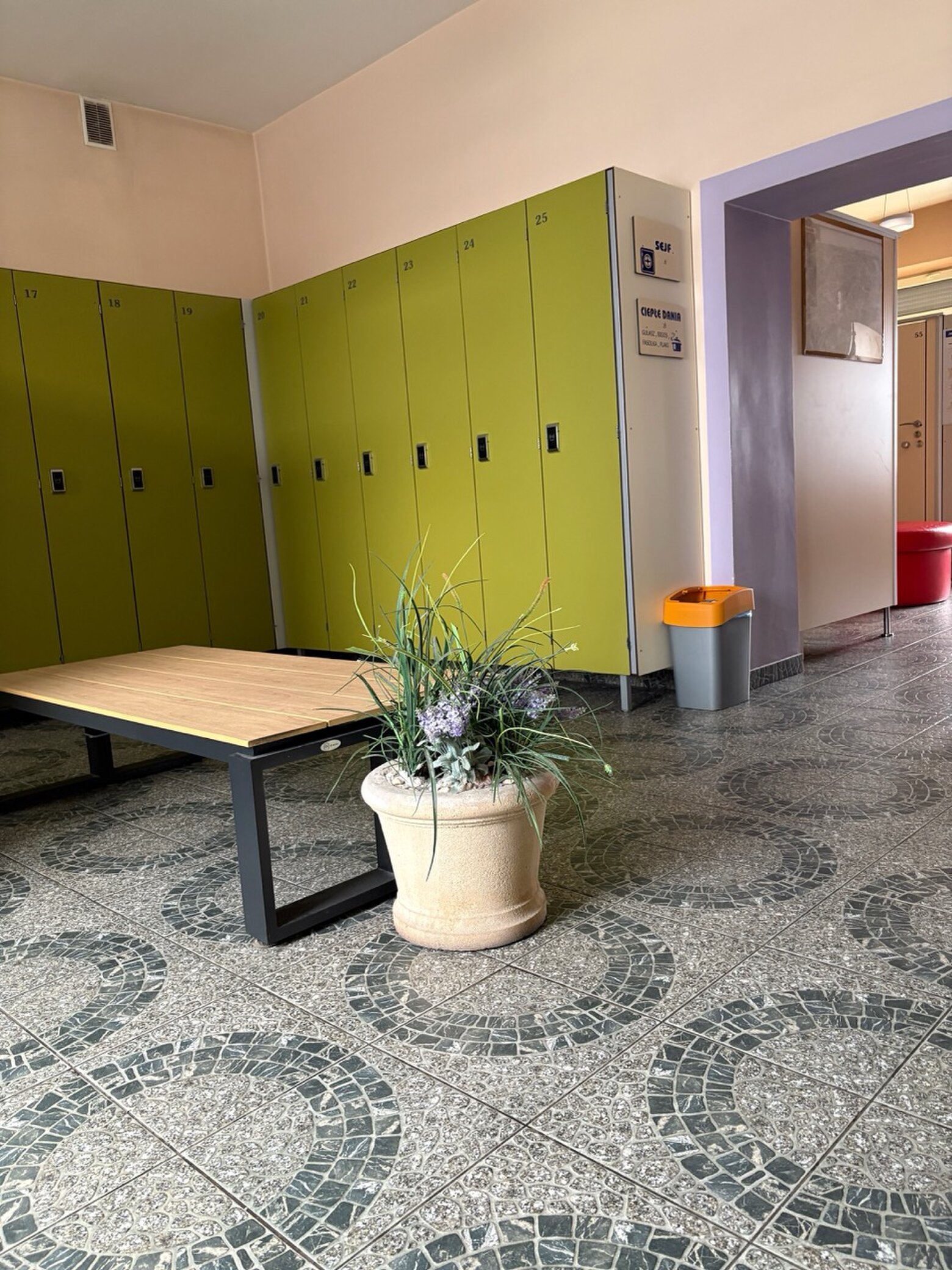 Wider cloakrooms are comfortable for a bigger number of clients at the same time.
