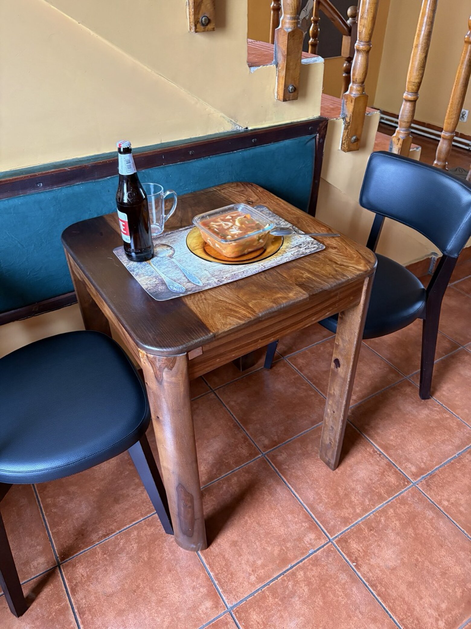 For clients spending many hours (no time limit), besides snacks we also offer warm dishes.