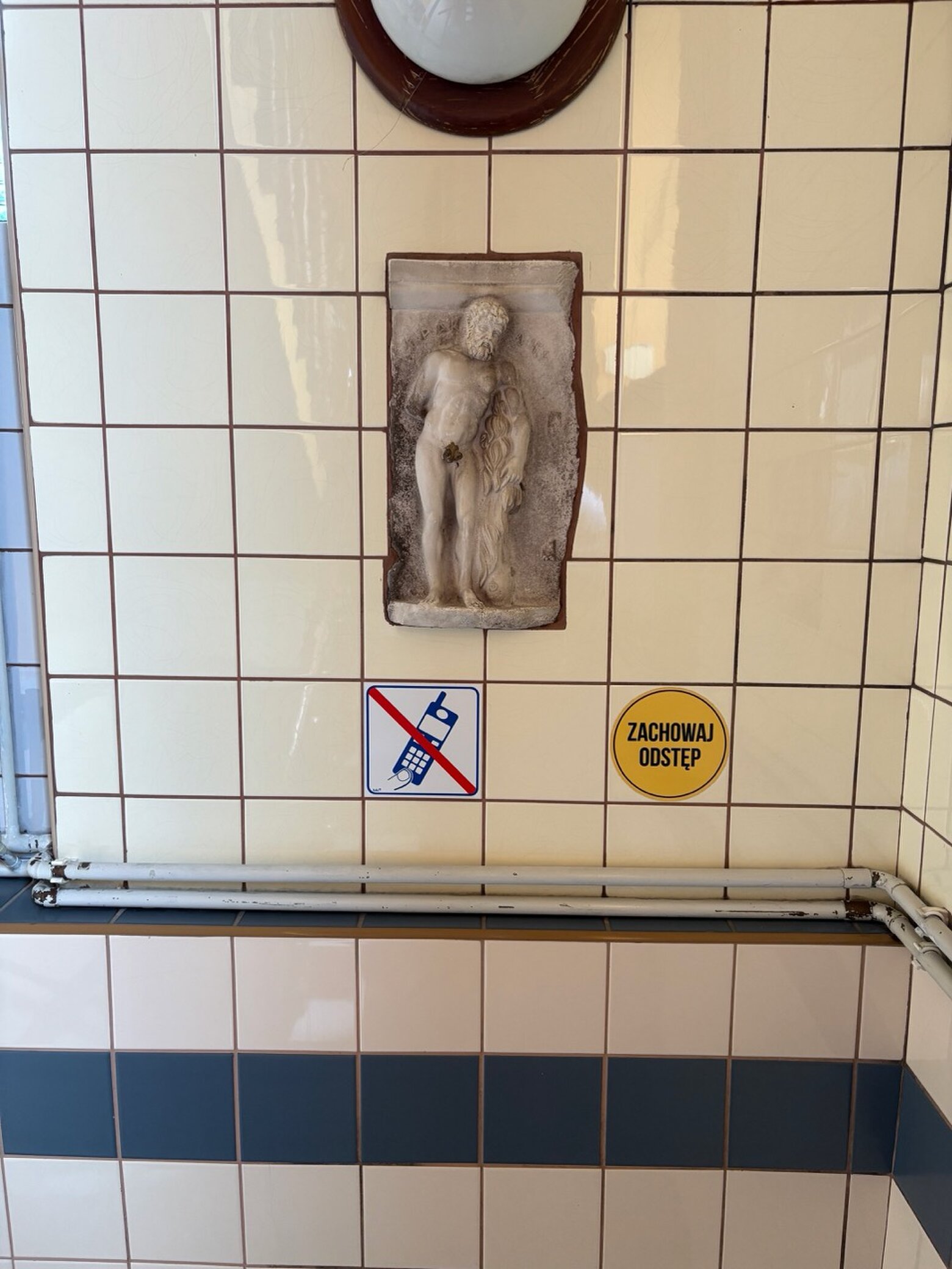 In naked spaces we don't use smartphones.