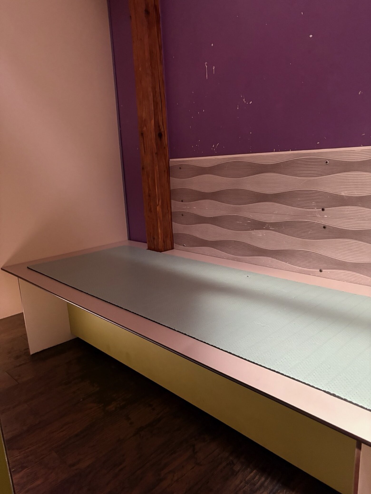 Private cabins are open to all clients.