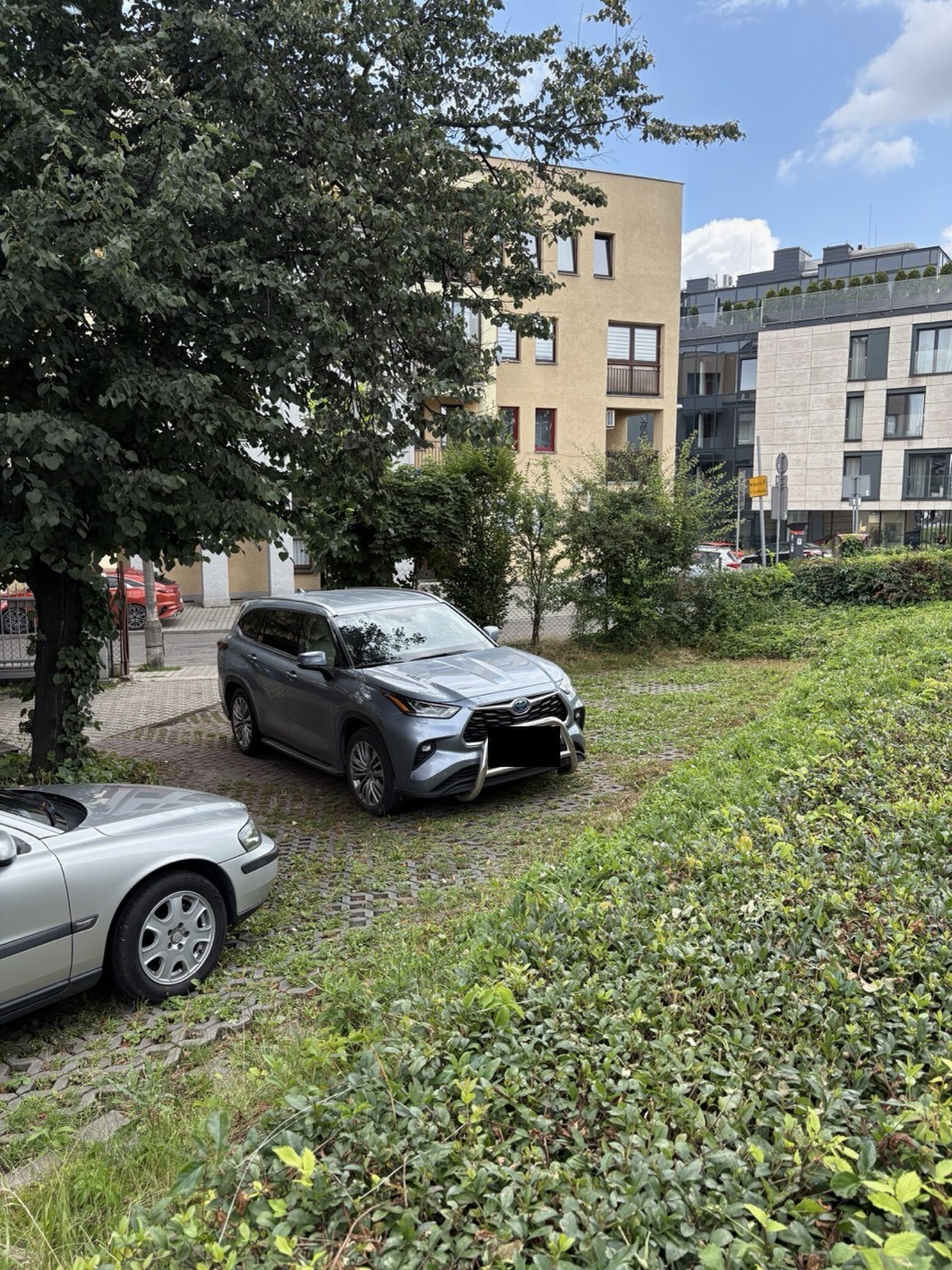 For our clients we offer a cheap parking place.