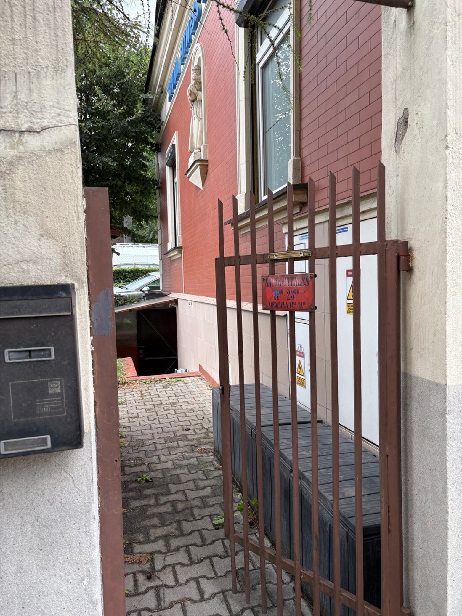 The back entrance always has the gate open.
